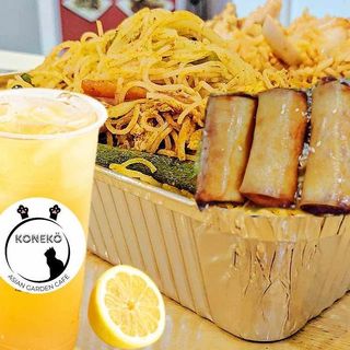 STIR FRIED VERMICELLI ( GLASS NOODLES) WITH SPRING ROLL AND FRUIT TEA BOBA