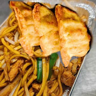 LO MEIN NOODLES - WITH 3 GYOZA