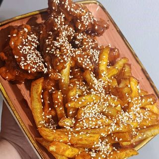 YANGNYEOM CHICKEN-FRIES (SPICY)