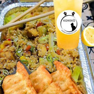 FRIED RICE WITH 3 GYOZA AND 1 FRUIT BOBA TEA