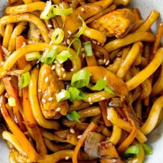 YAKI UDON VEGETABLE WITH MUSHROOM AND SOYA MEAT