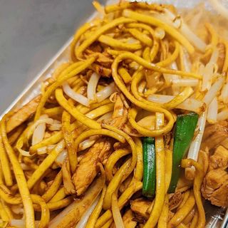 CHOW MEIN NOODLES VEGETABLE WITH MUSHROOM AND TUFO