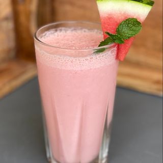 WATERMELON MILK SHAKE WITH ICE CREAM 450ML