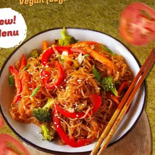 STIR FRIED VERMICELLI IN VEGETABLE WITH MUSHROOM AND SOYA MEAT