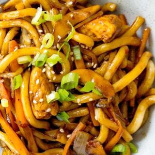 STIR FRIED YAKI UDON NOODLES - CHICKEN