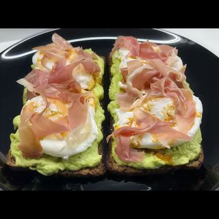 Tost Avokado sa pršutom 300g