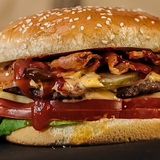 Bacon burger + pomfrit 370gr