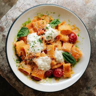 Calamarata Pomodoro with Local Farm Stracciatella 360 gr