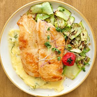 Pileći file sa pireom