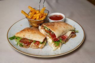 Sendvič sa pršutom i mozzarellom 300 gr