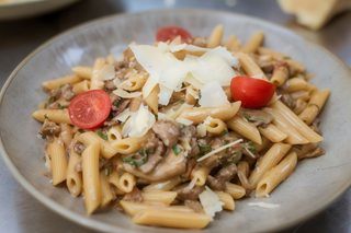Penne sa biftekom i vrganjima 275 gr