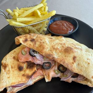 Sendvič sa dimljenim lososom 300 gr