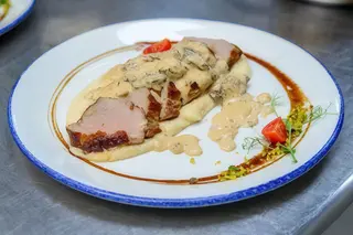 Teleći file u sosu od smrčka 300 gr
