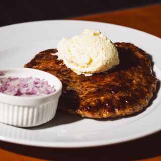 Pljeskavica na kajmaku