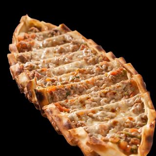 Kuşbaşılı Kaşarlı Pide