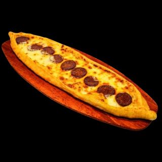 Kaşarlı sucuklu pide