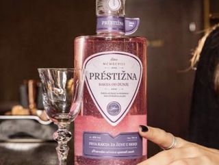 Prestizna prva rakija za zene sa jestivim sljokicama