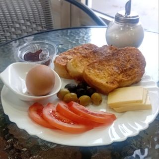 Yumurtalı Ekmek Kahvaltı Menüsü