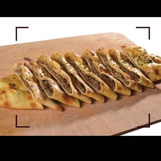 Kıymalı kaşarlı kır pidesi