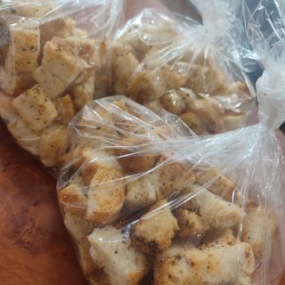 Baharatlı Fırınlanmış Kıtır Ekmek ( začinjeno pečena hljeb za ćorba )