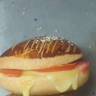 Kaşarlı Domatesli Poğaça ( Paradajz i goudina Poğaça )