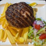 Mala pljeskavica sa pomfritom