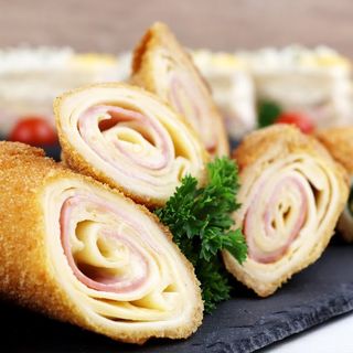 Pohovana palačinka sa šunkom i sirom + Coca Cola