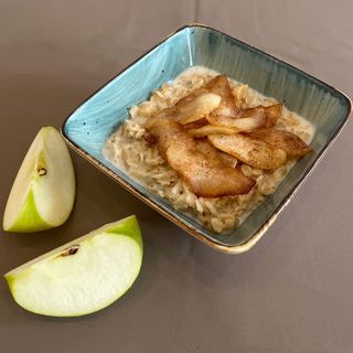 Ovsena kaša sa jabukama