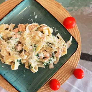 Pasta od lososa i spanaća u krem sosu