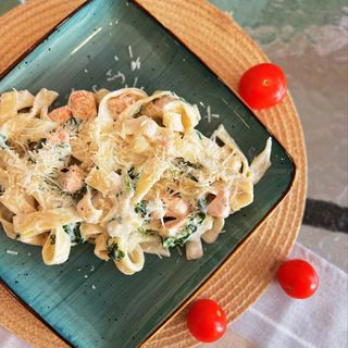 Pasta od lososa i spanaća u krem sosu