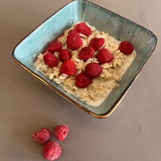 Ovsena kaša sa malinama