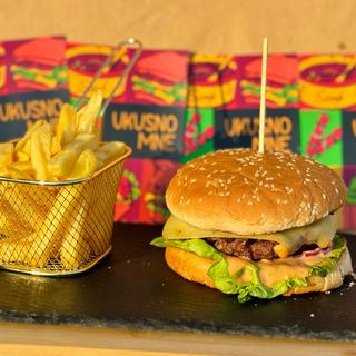 Cheeseburger + pomfrit 450g