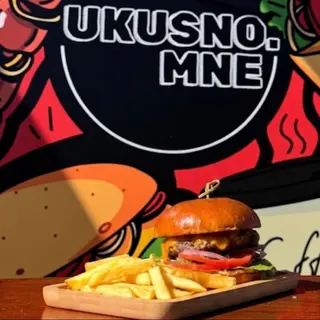 Burger “Bekonizer” sa slaninom + pomfrit 520g