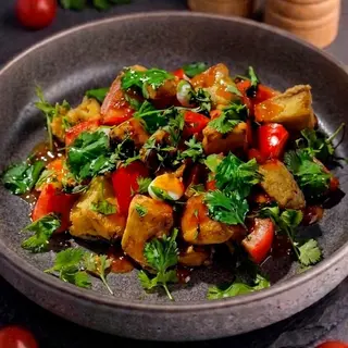 Topla salata sa hrskavim patlidzanom 300g