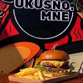 Ćedar burger + pomfrit 450g