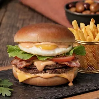 UKUSNO Burger sa jajem i slaninom+ pomfrit 500g