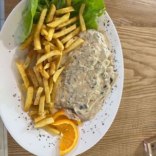 Piletina U Śampinjon Sosu