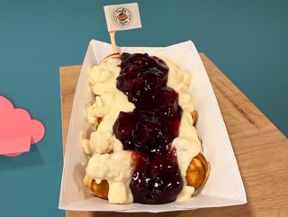 Fluffy Višnja Raffaelo, porcija 10 Fluffy palačinkica