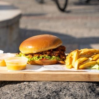 Burger sa pilećim mesom