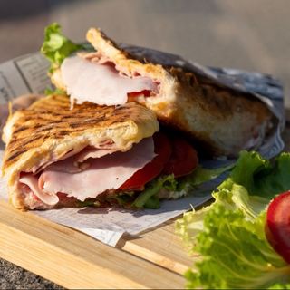 SENDVIČ : Šunka- sir