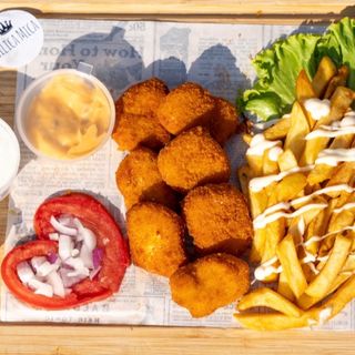 CHICKEN NUGGETS HALAL + POMFRIT