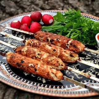 Pileći kebab sa roštilja