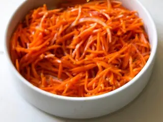Salate Šargarepa na korejski način