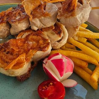 Rolovani punjeni raznjic