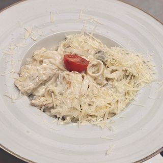 Tagliatelle sa piletinom, pečurkama i tikvicama