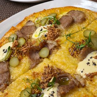 hacapuri sa sirom zapecenom svinjetinom