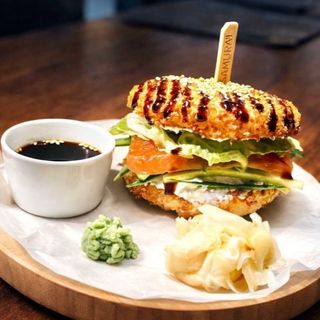 Sušibuburger sa lososom 270g