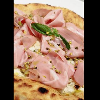 Pizza alla mortadella e pistacchi 32cm