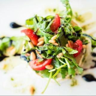 Rukola cherry salata