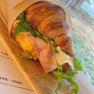 Sendvič Šunka kroasan